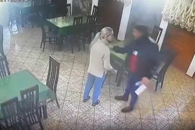В Апшеронске депутат напал на официантку