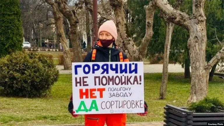 Полицейские пригрозили кубанской активистке иском за видео с ними