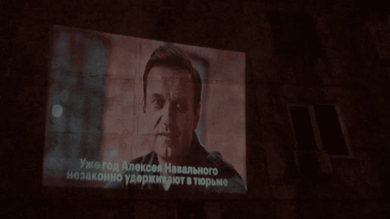 В Краснодаре прошла акция в поддержку Алексея Навального