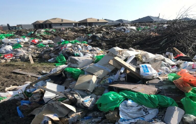 В Краснодаре обнаружили незаконную свалку