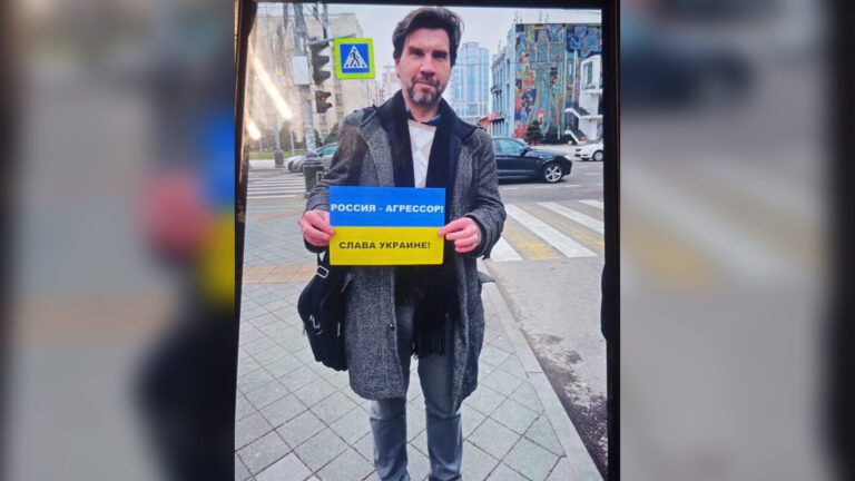 Краснодарца арестовали на 10 суток за одиночный пикет против военной операции на Украине