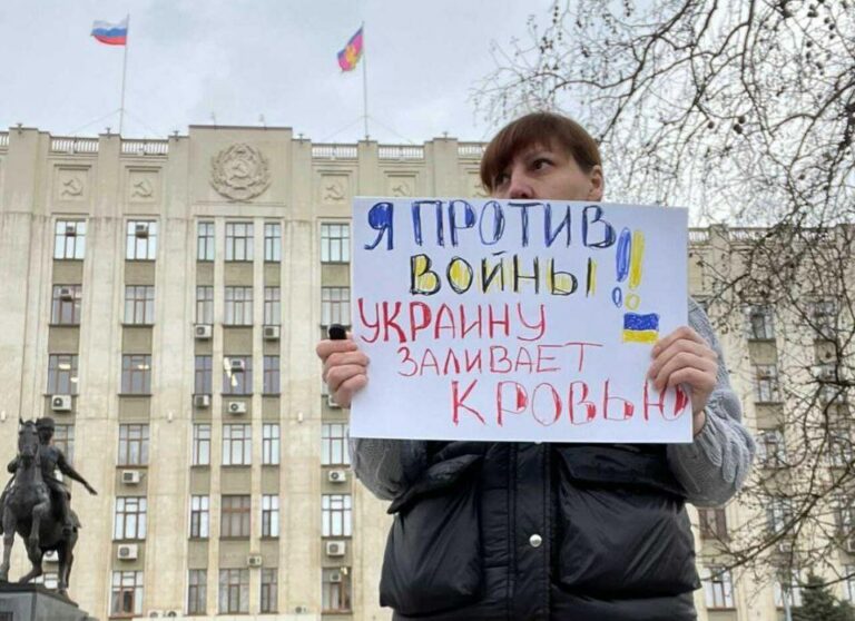 Студентку кубанского техникума могут отчислить за пацифистские взгляды