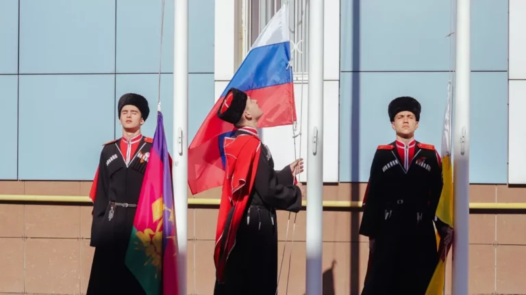 В краснодарских школах каждую неделю будут начинать с гимна