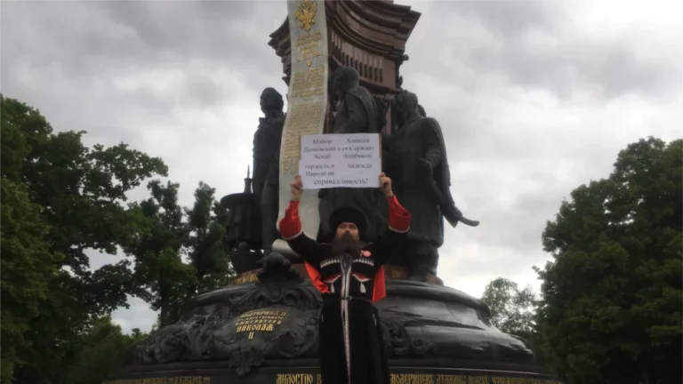 В Краснодаре казак вышел на одиночный пикет