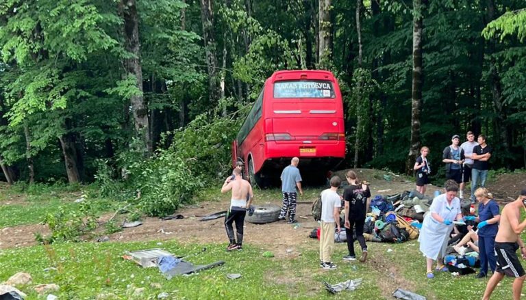 На Кубани в ДТП с автобусом пострадали 16 человек