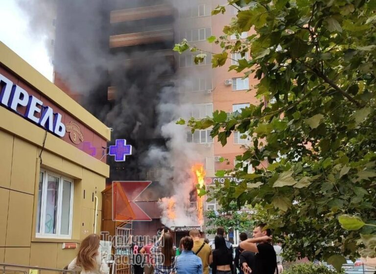 В краснодарской многоэтажке произошёл пожар