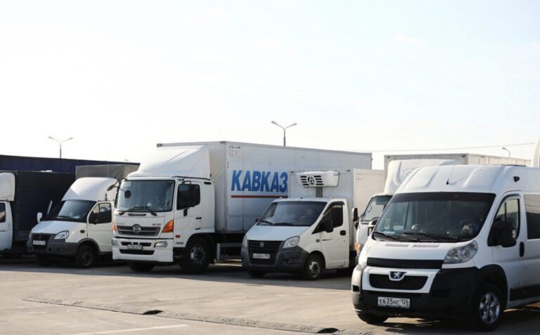 На Кубани в очереди на паром через Керченскую переправу стоят 300 большегрузов