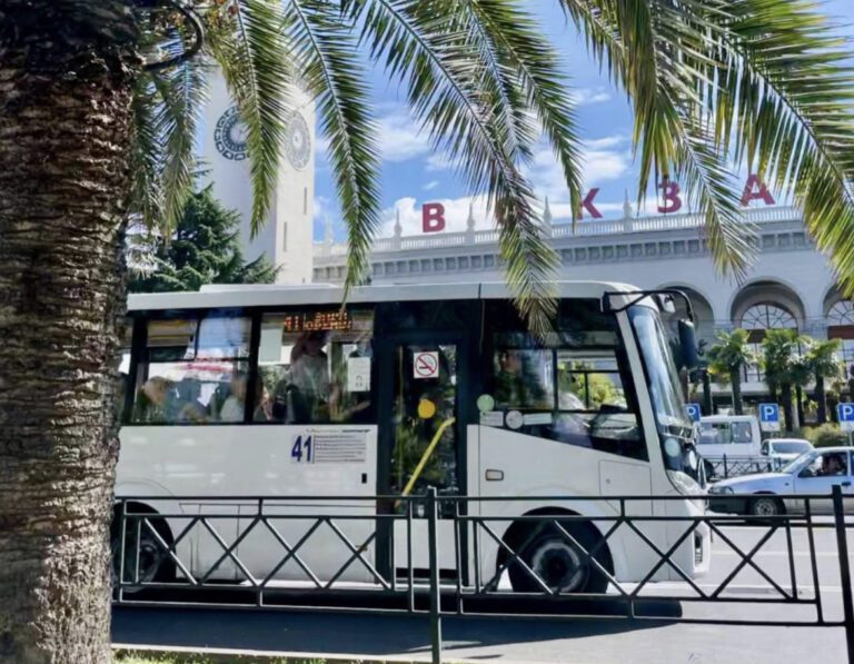 С 1 апреля в Сочи подорожает проезд в автобусах