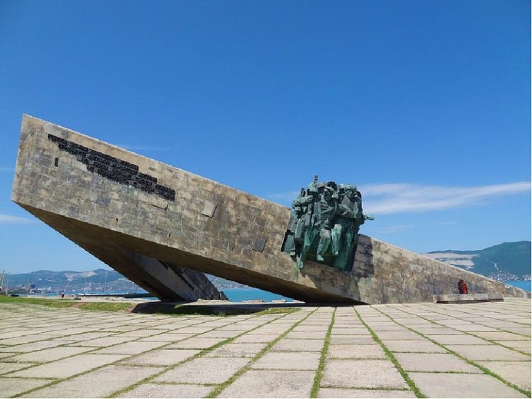В Новороссийске приступили к реставрации памятника «Малая Земля» только после возбуждения уголовного дела