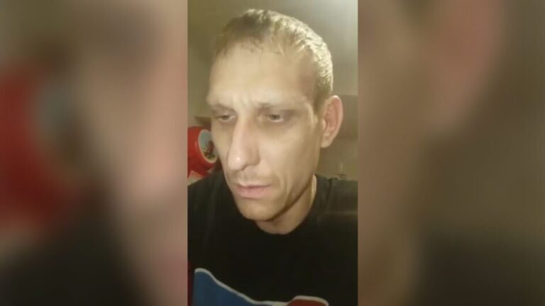 СКР отказался дать оценку действиям полицейских, наблюдавшим за тем, как их коллега избивает задержанного