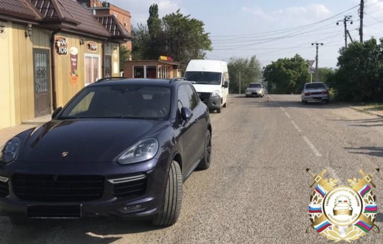 В Кропоткине иномарка сбила 5-летнюю девочку, которая находилась без присмотра взрослых