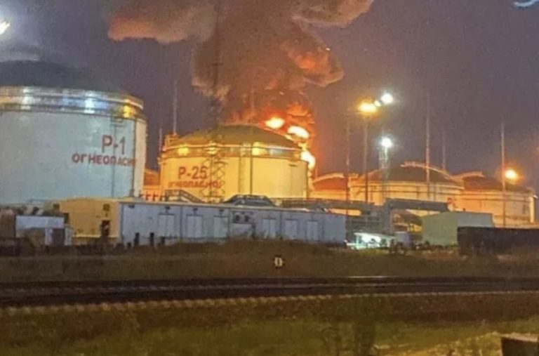 В Темрюке в результате падения БПЛА загорелась нефтебаза