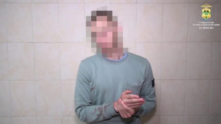 Туристы устроили потасовку со стрельбой на автобусной остановке в центре Сочи