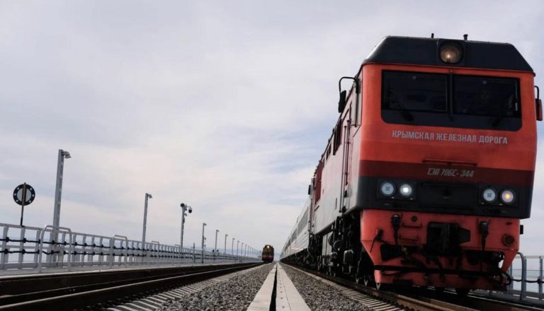 На Крымском мосту открыли движение по второму железнодорожному пути