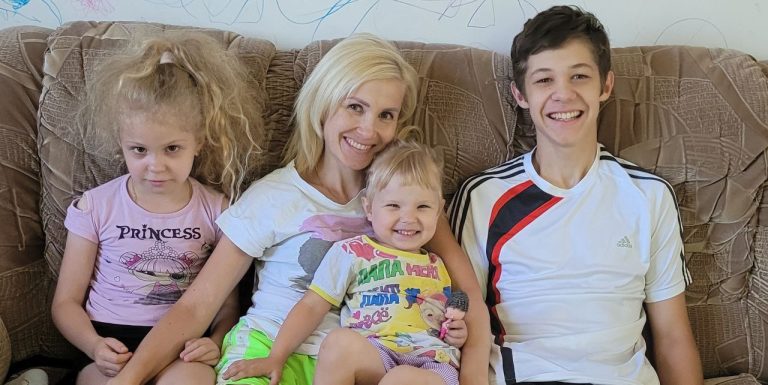 Силовики провели обыск у жены журналиста, обвинённого в дискредитации армии