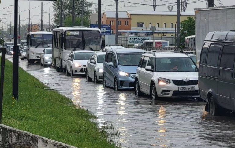 В Краснодаре все городские службы работают в режиме повышенной готовности