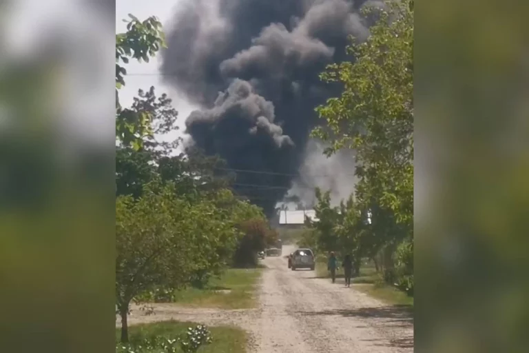 На заводе в Динской произошёл крупный пожар