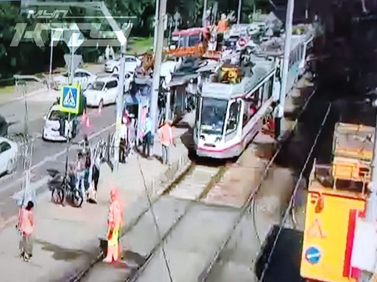В Краснодаре из-за возгорания на контактной сети на ул. Ставропольской встали трамваи