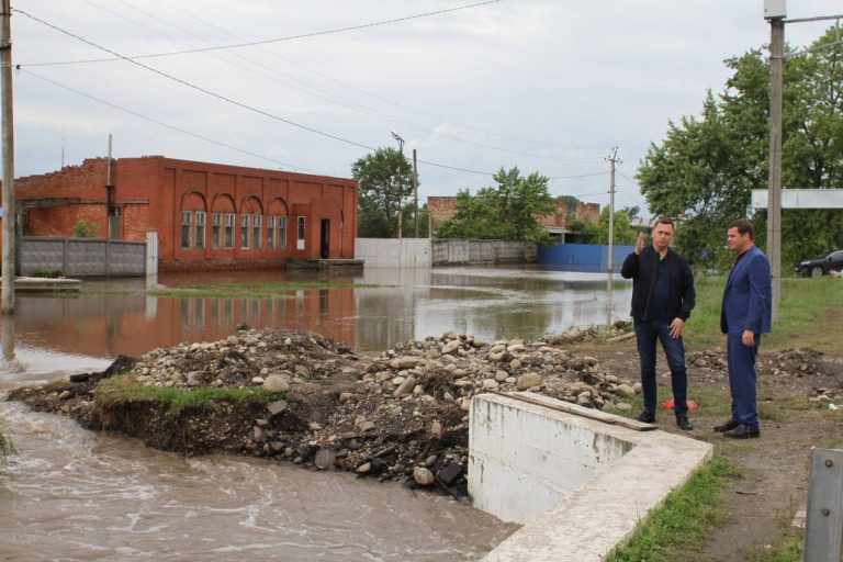 В Лабинском районе 2,7 тысячи человек пострадали от подтоплений