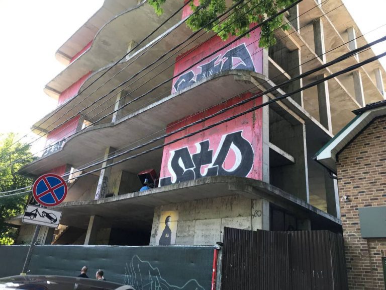 В Краснодаре снесут пятиэтажный самострой на улице Ставропольской