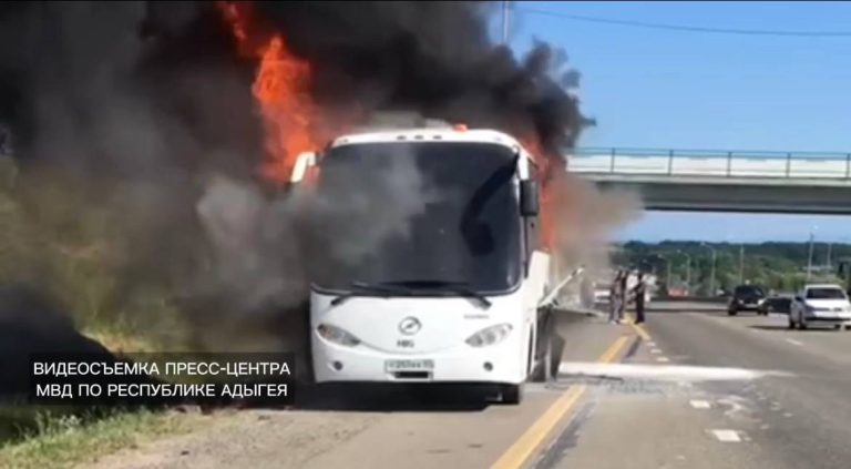 На трассе М-4 «Дон» сгорел рейсовый автобус, который перевозил пассажиров