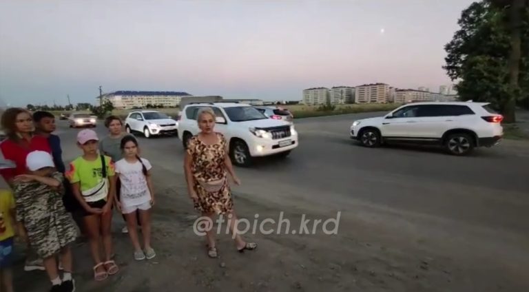 В Краснодаре родители просят администрацию обустроить перекрёсток около школы