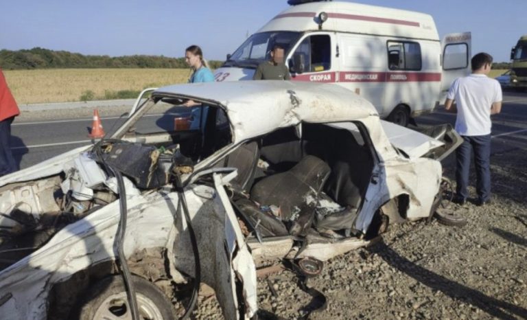 На Кубани в лобовом ДТП один человек погиб, ещё пятеро пострадали