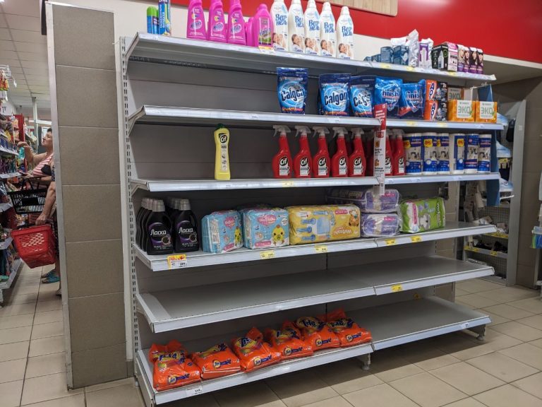 Власти Сочи заявили об отсутствии дефицита продуктов