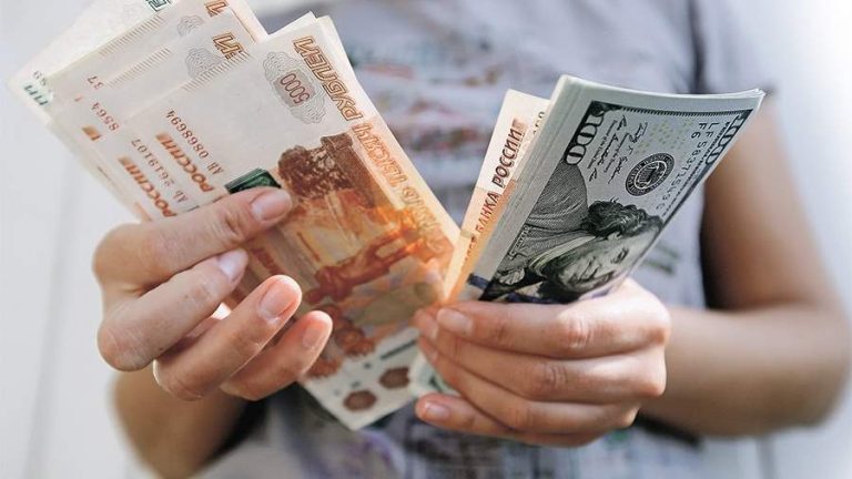 Учителям обещают устранить большую разницу в зарплате