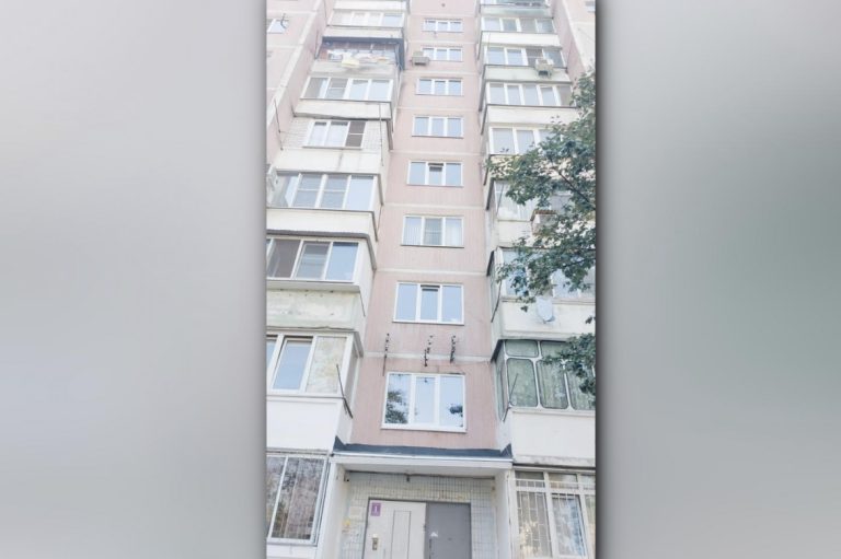 Активисты из краснодарской многоэтажки попросили депутата гордумы заменить окна