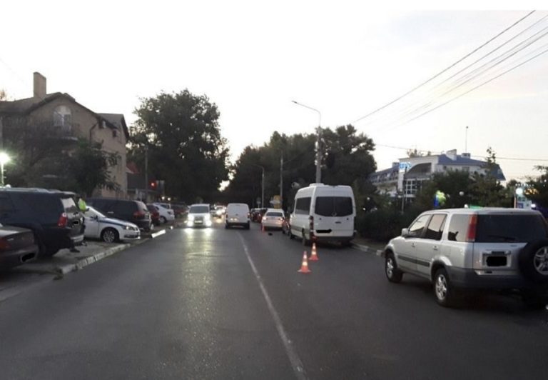 В Анапе иномарки сбила 12-летнего мальчика, который переходил дорогу в неположенном месте