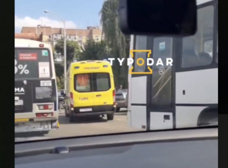 В Краснодаре водитель маршрутки стал виновником массового ДТП