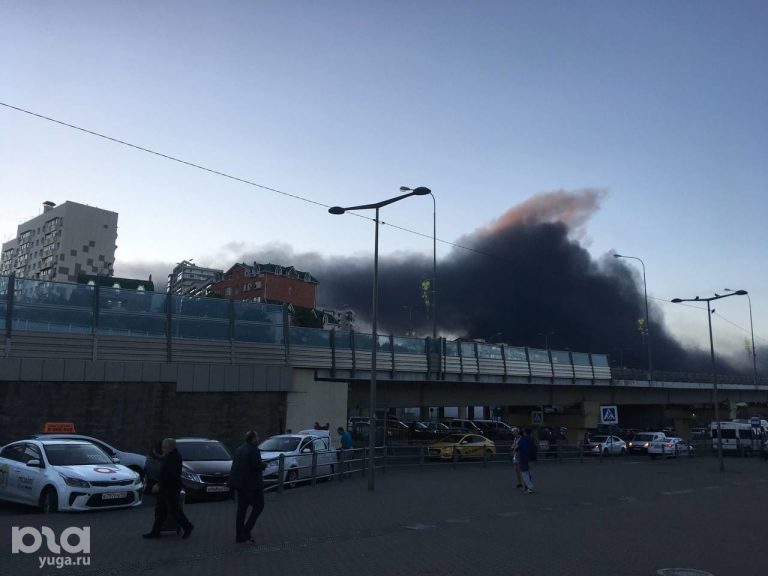 В Сочи около аэропорта загорелся резервуар с дизельным топливом