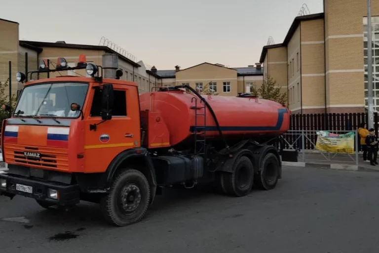Больше суток порядка 200 тыс. жителей Новороссийска остаются без воды