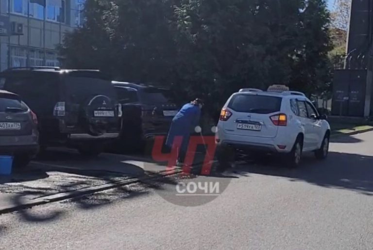 В Сочи во время рабочей смены умер водитель такси