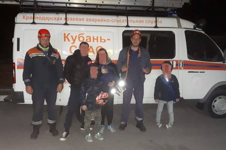 Семья с тремя детьми заблудилась в лесу Геленджика