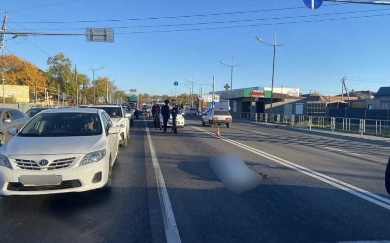 На трассе в Краснодарском крае фура раздавила 36-летнего мужчину