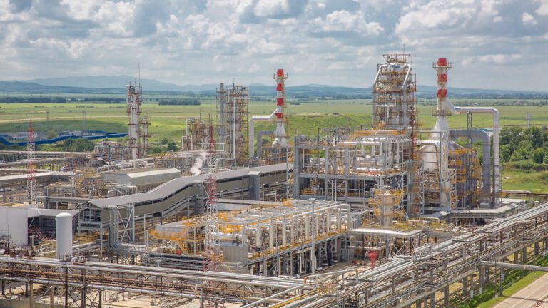 Под Краснодаром беспилотник вновь атаковал нефтеперерабатывающий завод