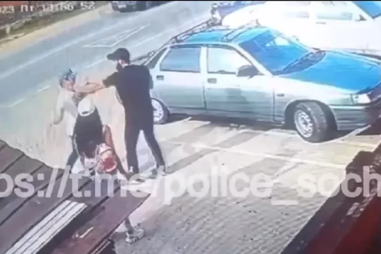 В Сочи приезжий из Тульской области бросился на мужчину с ножом