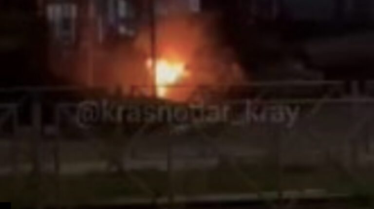 В Краснодаре в ночь на 3 ноября загорелся автомобиль