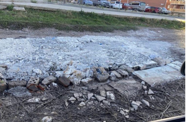 Краснодарцы жалуются на свалку, которая образовалась на улице Комарова