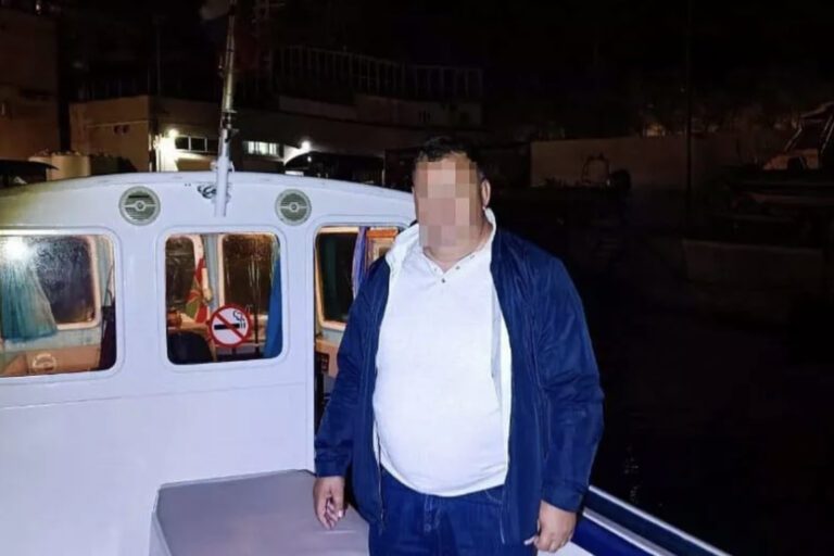 В море Анапы унесло катер с мужчиной на борту
