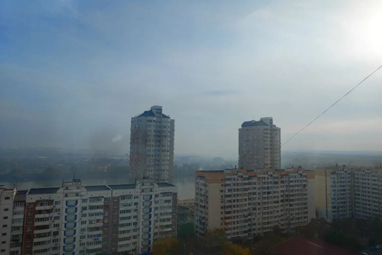 Краснодарцы пожаловались на запах гари: в чём причина?
