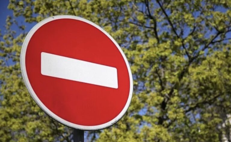 В Сочи временно ограничат движение транспорта