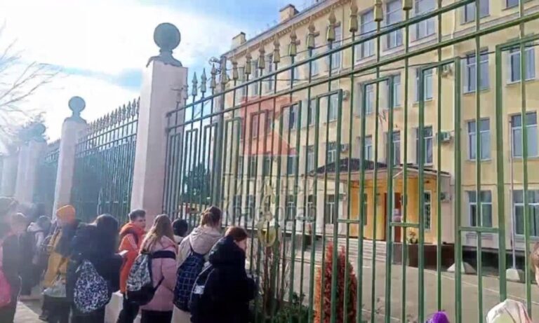 В Краснодаре из школы №45 эвакуировали детей и учителей