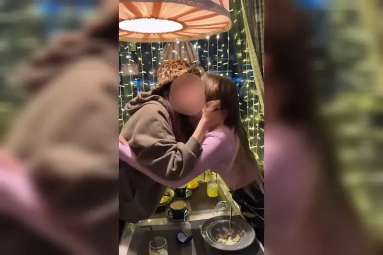 Суд оштрафовал двух девушек после поцелуя в кафе