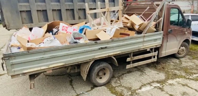В Краснодаре полицейские задержали нелегальных перевозчиков мусора