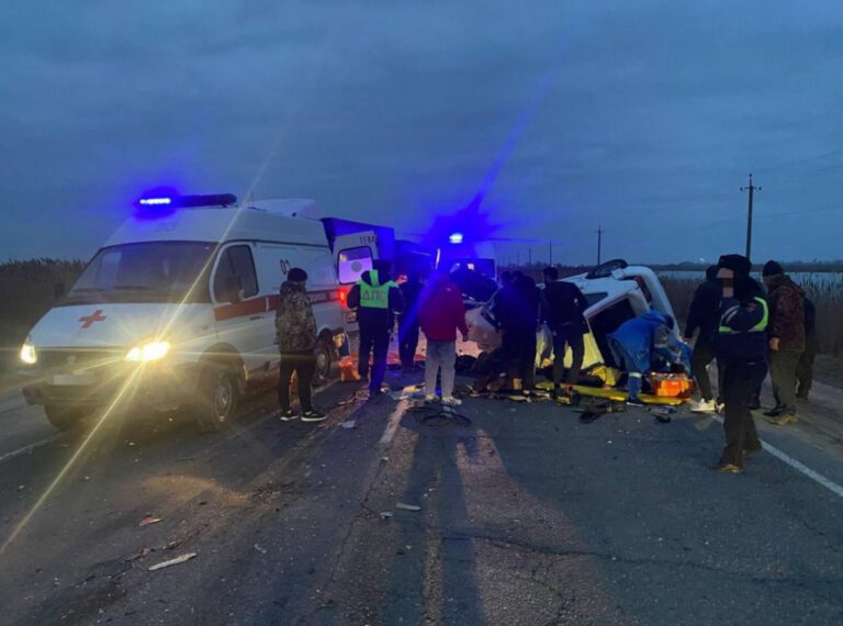 На Кубани в массовой аварии пострадали три человека, в том числе подросток