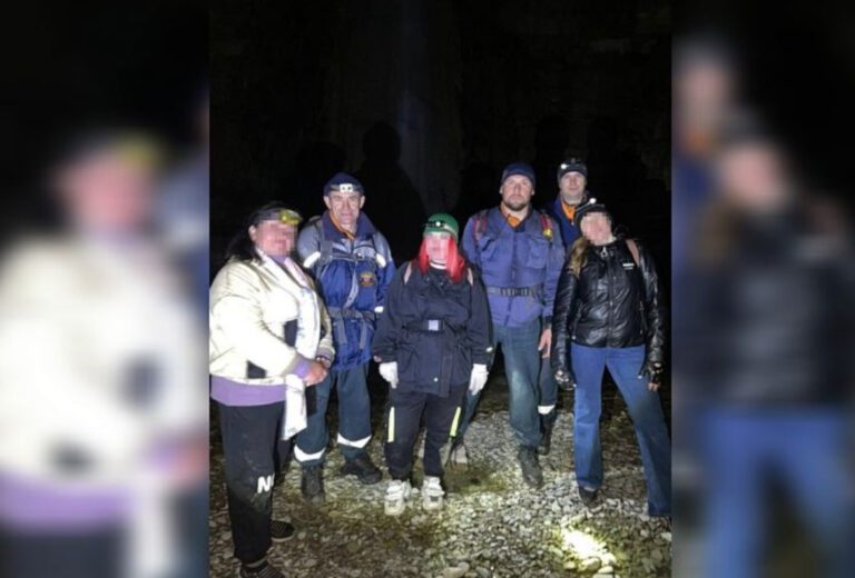 В Геленджике спасатели нашли трех заблудившихся туристок