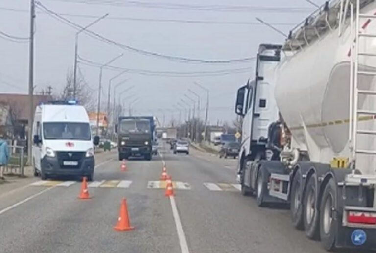На Кубани грузовик раздавил пенсионерку, которая переходила дорогу по пешеходному переходу